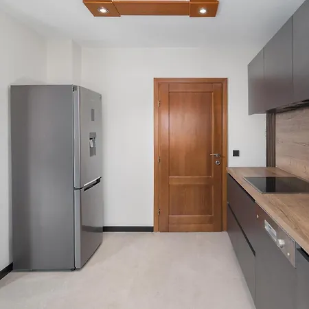 Three-Bedroom Holiday Home In Porec * Ladrovici