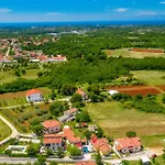 Three-Bedroom Holiday Home In Porec Holiday home *