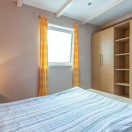 Three-Bedroom Holiday Home In Porec *