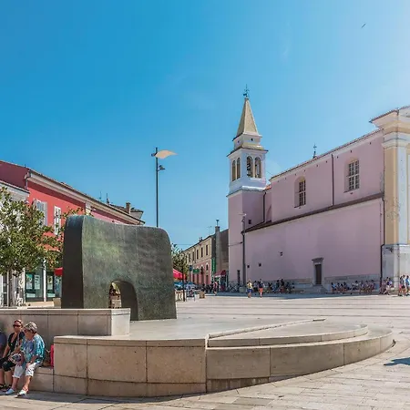 Three-bedroom In Porec 別荘