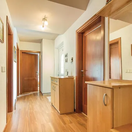 Three-Bedroom Holiday Home In Porec Holiday home Ladrovici