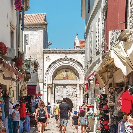 Holiday home Three-Bedroom Holiday Home In Porec Ladrovici