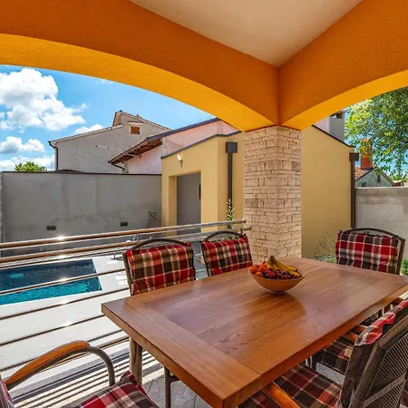 Beautiful Home In Porec *