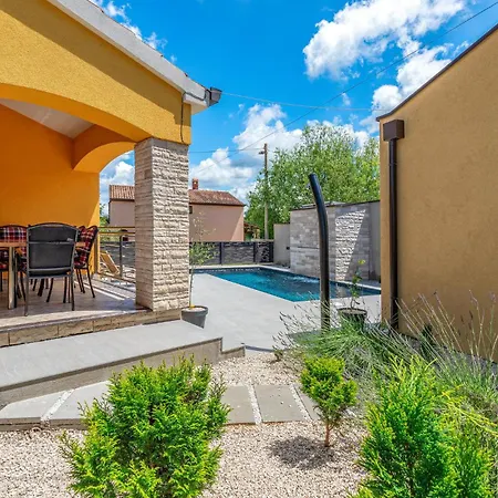 Three-bedroom In Ladrovici