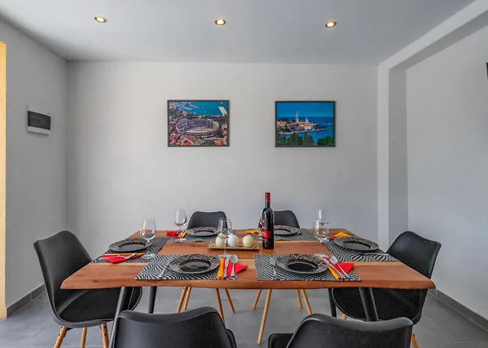 別荘 Three-bedroom In Porec *