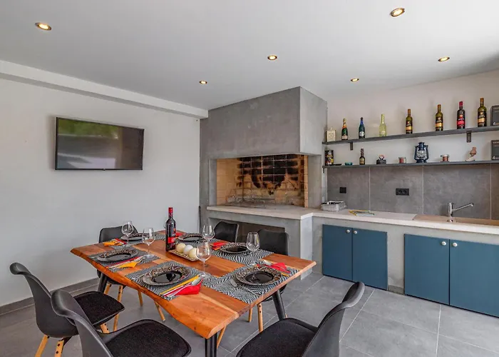 Three-bedroom In Porec Dom wakacyjny Ladrovici