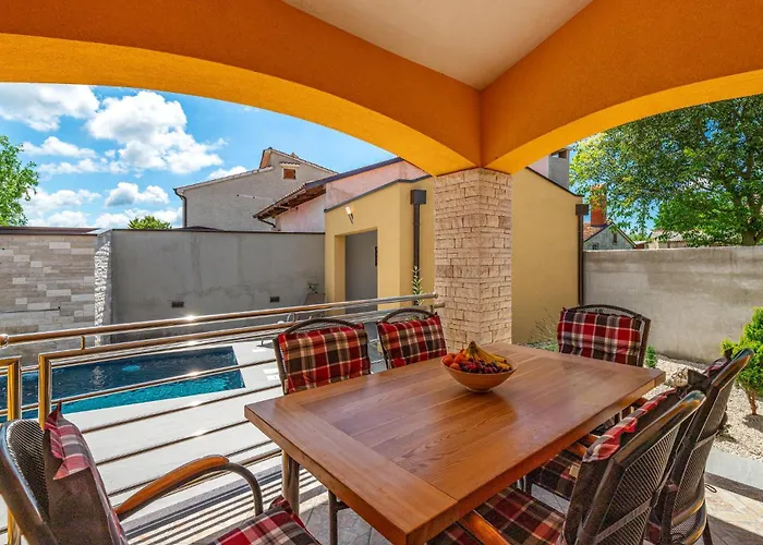 Three-bedroom In Porec *