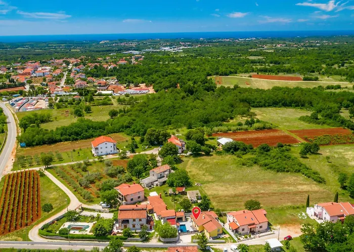 Three-bedroom In Porec 別荘 *