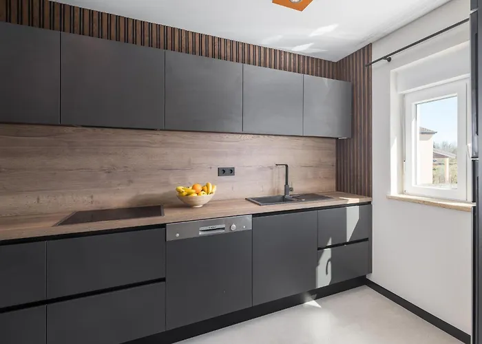 Three-Bedroom Holiday Home In Porec