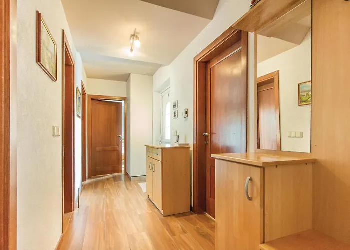 Three-bedroom In Porec בית נופש Ladrovici