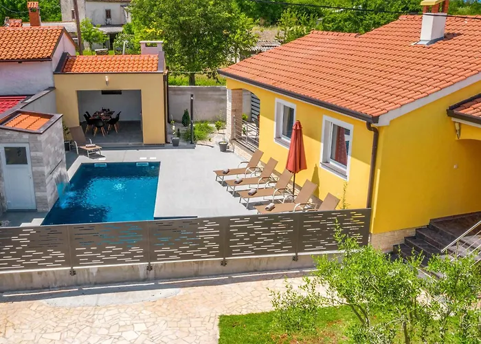 בית נופש Three-bedroom In Porec *